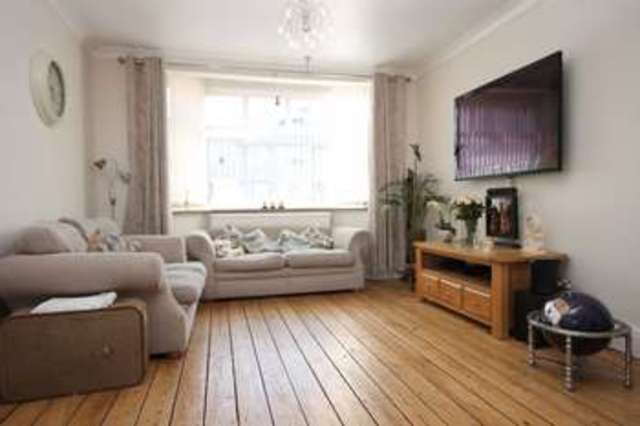  Image of 3 bedroom Semi-Detached house for sale in The Garth Yarnton Kidlington OX5 at The Garth  Yarnton, OX5 1NA