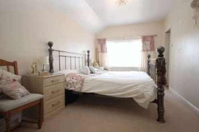  Image of 3 bedroom Semi-Detached house for sale in The Garth Yarnton Kidlington OX5 at The Garth  Yarnton, OX5 1NA