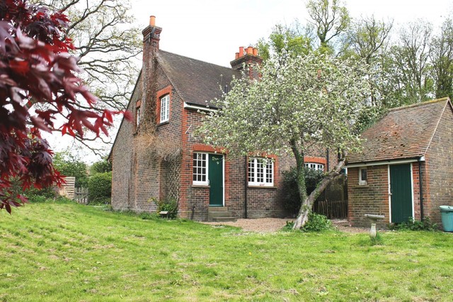  Image of 2 bedroom Detached house to rent in Felcourt Felcourt East Grinstead RH19 at Felcourt  East Grinstead, RH19 2LQ