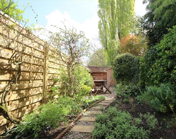  Image of 2 bedroom End of Terrace for sale in Common Lane Binfield Heath Henley-on-Thames RG9 at Binfield Heath  Henley-On-Thames, RG9 4JX