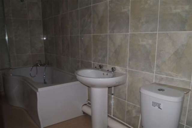  Image of 3 bedroom Flat to rent in Corporation Street Taunton TA1 at Taunton, TA1 4AW