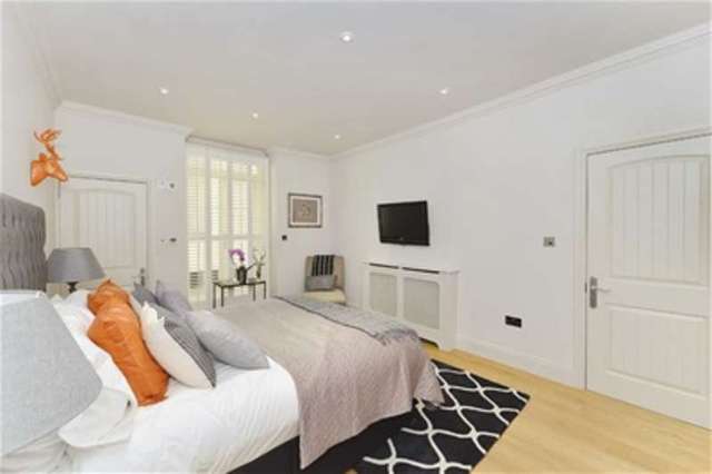  Image of 3 bedroom Flat for sale in Montagu Square London W1H at London, W1H 2LS
