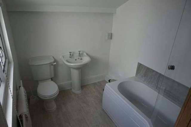  Image of 2 bedroom Terraced house to rent in West End Cottages Congleton CW12 at West End Cottages  Congleton, CW12 4DZ