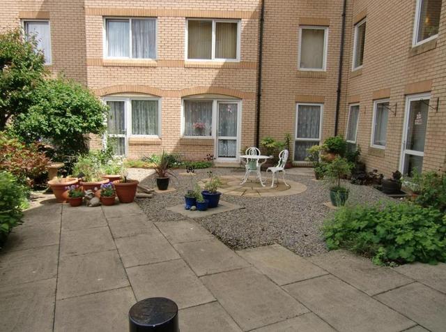  Image of 1 bedroom Apartment to rent in Grosvenor Crescent Scarborough YO11 at Homecrest House Grosvenor Crescent Scarborough, YO11 2LF