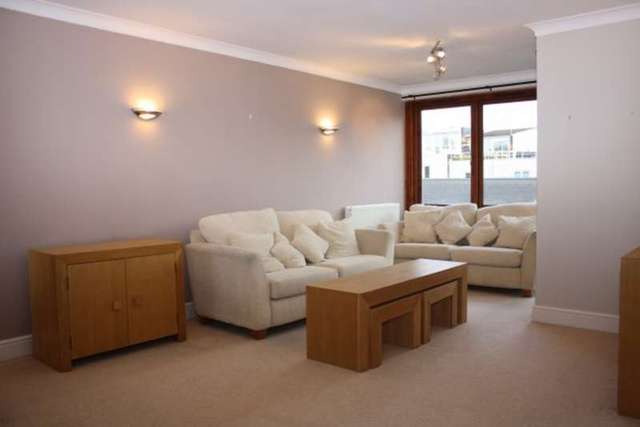  Image of 2 bedroom Flat to rent in Vantage Mews London E14 at London  Docklands, E14 9NY