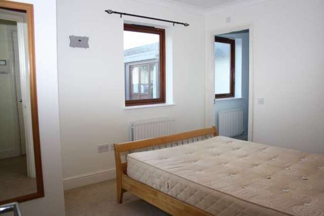  Image of 2 bedroom Flat to rent in Vantage Mews London E14 at London  Docklands, E14 9NY