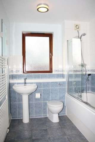 Image of 2 bedroom Flat to rent in Vantage Mews London E14 at London  Docklands, E14 9NY