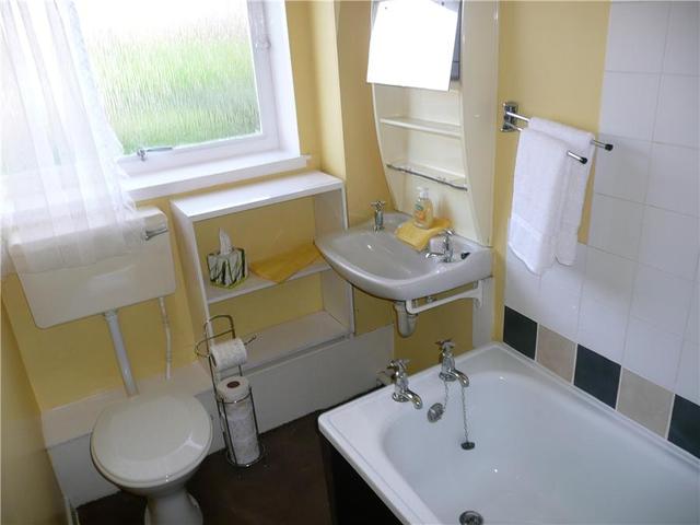  Image of 2 bedroom Flat to rent in Forrester Park Gardens Edinburgh EH12 at Corstorphine Edinburgh Edinburgh, EH12 9AB