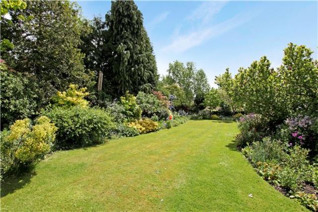  Image of 2 bedroom Cottage for sale in Church Street Bredon Tewkesbury GL20 at Church Street Bredon Gloucestershire, GL20 7LA