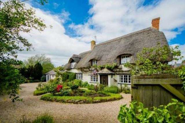  Image of 3 bedroom Detached house for sale in Great Coxwell Faringdon SN7 at Great Coxwell FARINGDON, SN7 7NG