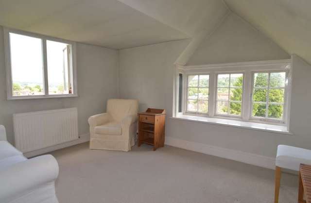  Image of 2 bedroom Flat to rent in Vicarage Road Henley-on-Thames RG9 at Vicarage Road  Henley-On-Thames, RG9 1HT