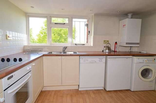  Image of 2 bedroom Flat to rent in Vicarage Road Henley-on-Thames RG9 at Vicarage Road  Henley-On-Thames, RG9 1HT