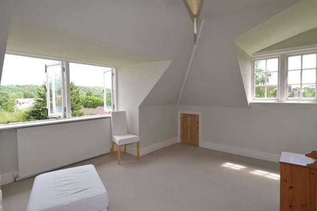  Image of 2 bedroom Flat to rent in Vicarage Road Henley-on-Thames RG9 at Vicarage Road  Henley-On-Thames, RG9 1HT