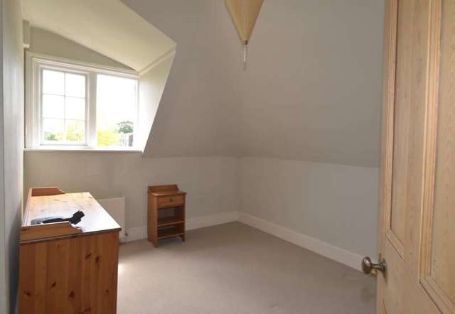  Image of 2 bedroom Flat to rent in Vicarage Road Henley-on-Thames RG9 at Vicarage Road  Henley-On-Thames, RG9 1HT