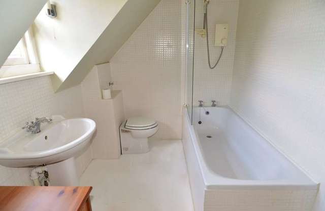  Image of 2 bedroom Flat to rent in Vicarage Road Henley-on-Thames RG9 at Vicarage Road  Henley-On-Thames, RG9 1HT