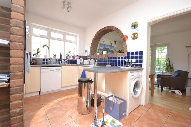  Image of 3 bedroom Property to rent in Partingdale Lane London NW7 at Partingdale Lane  Mill Hill, NW7 1NT