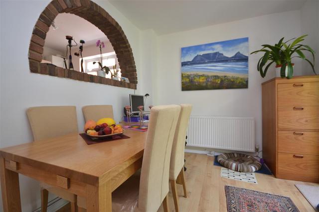  Image of 3 bedroom Property to rent in Partingdale Lane London NW7 at Partingdale Lane  Mill Hill, NW7 1NT
