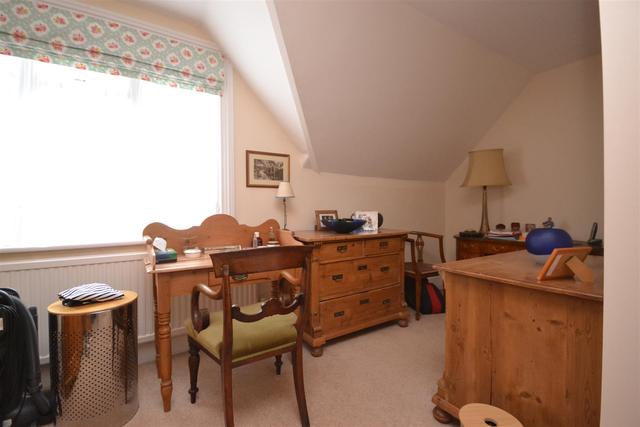  Image of 3 bedroom Property to rent in Partingdale Lane London NW7 at Partingdale Lane  Mill Hill, NW7 1NT