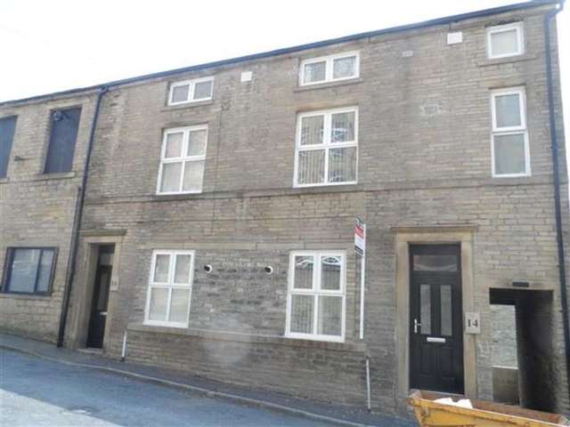  Image of 2 bedroom Terraced house to rent in Corporation Street Sowerby Bridge HX6 at Sowerby Bridge, HX6 2QQ