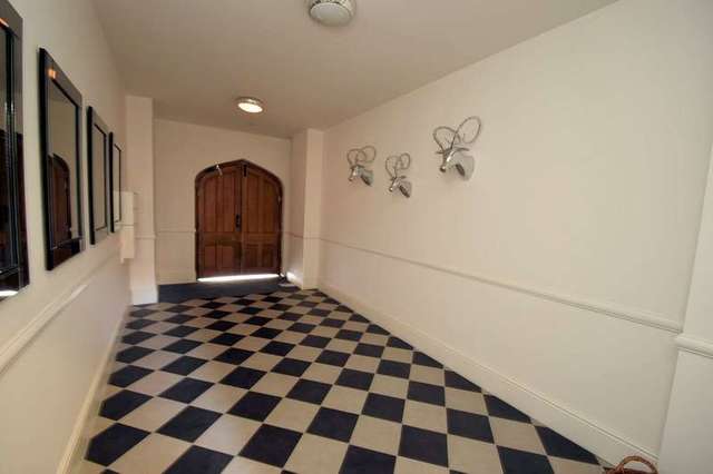  Image of 2 bedroom Flat to rent in Hermitage Court Cholsey Wallingford OX10 at Cholsey, OX10 9GE