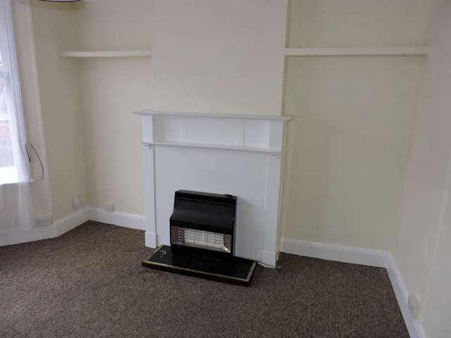  Image of 1 bedroom Ground Flat to rent in Lister Road Ipswich IP1 at 23 Lister Road  Ipswich, IP1 5EQ