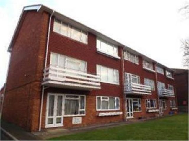  Image of 2 bedroom Flat to rent in Parkhurst Road Sutton SM1 at Thicket Court Thicket road Sutton, SM1 3RZ