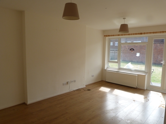  Image of 2 bedroom Flat to rent in Parkhurst Road Sutton SM1 at Thicket Court Thicket road Sutton, SM1 3RZ