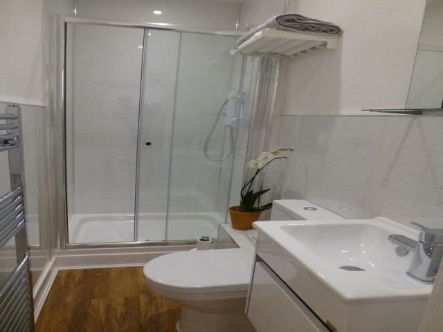  Image of 2 bedroom Flat to rent in Corstorphine High Street Corstorphine Edinburgh EH12 at Corstorphine Edinburgh Edinburgh, EH12 7SY