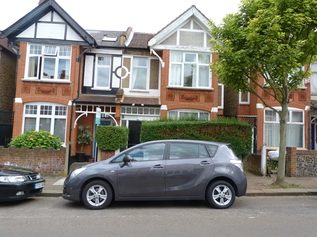  Image of 2 bedroom Flat to rent in Pendle Road London SW16 at Pendle road  Tooting, SW16 6RT