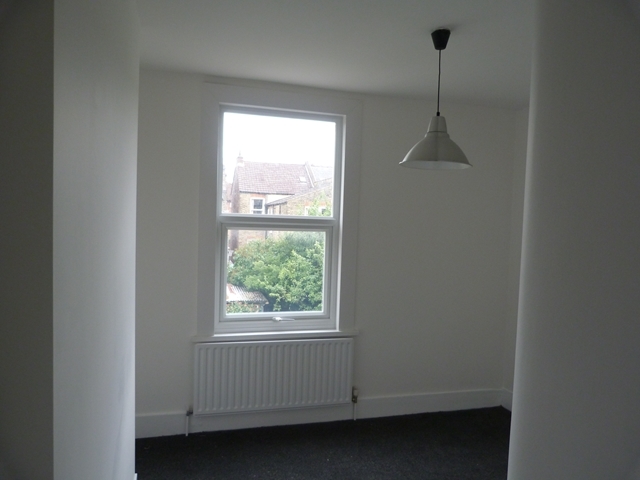  Image of 2 bedroom Flat to rent in Pendle Road London SW16 at Pendle road  Tooting, SW16 6RT