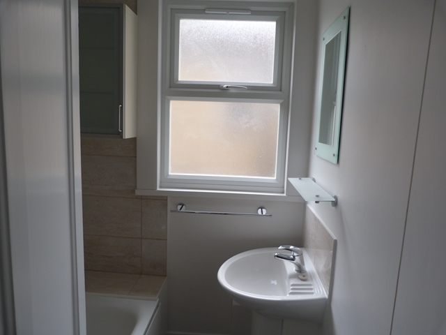  Image of 2 bedroom Flat to rent in Pendle Road London SW16 at Pendle road  Tooting, SW16 6RT