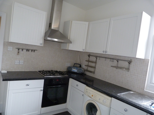  Image of 2 bedroom Flat to rent in Pendle Road London SW16 at Pendle road  Tooting, SW16 6RT