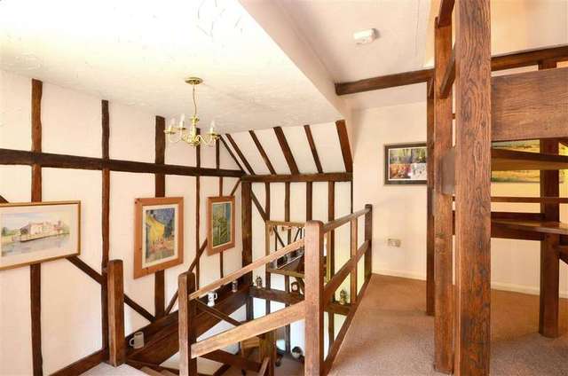  Image of 5 bedroom Detached house for sale in Lenham Road Headcorn Ashford TN27 at Headcorn Ashford Headcorn, TN27 9TU