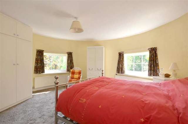  Image of 5 bedroom Detached house for sale in Lenham Road Headcorn Ashford TN27 at Headcorn Ashford Headcorn, TN27 9TU