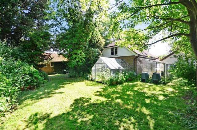  Image of 5 bedroom Detached house for sale in Lenham Road Headcorn Ashford TN27 at Headcorn Ashford Headcorn, TN27 9TU