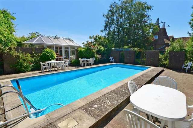  Image of 5 bedroom Detached house for sale in Lenham Road Headcorn Ashford TN27 at Headcorn Ashford Headcorn, TN27 9TU