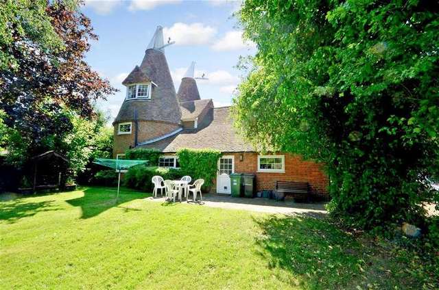  Image of 5 bedroom Detached house for sale in Lenham Road Headcorn Ashford TN27 at Headcorn Ashford Headcorn, TN27 9TU