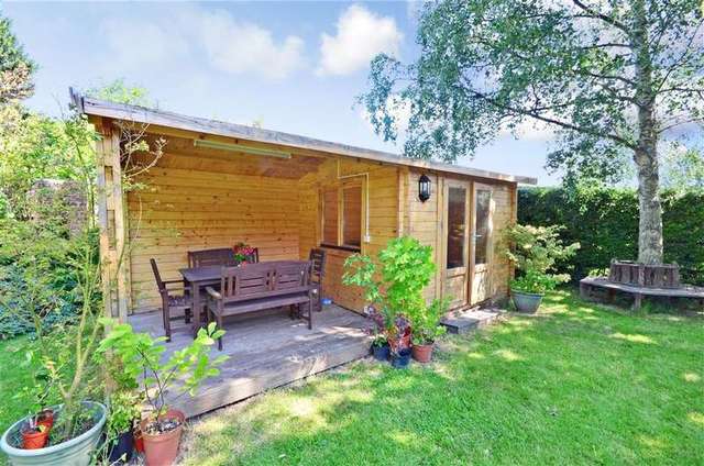  Image of 5 bedroom Detached house for sale in Lenham Road Headcorn Ashford TN27 at Headcorn Ashford Headcorn, TN27 9TU