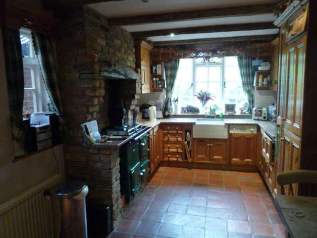  Image of 3 bedroom Cottage to rent in High Road Chipstead Coulsdon CR5 at High Road, CR5 3SE