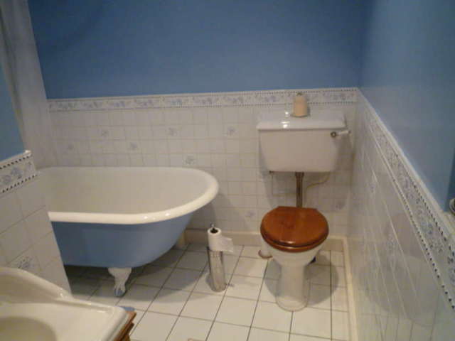 Image of 3 bedroom Cottage to rent in High Road Chipstead Coulsdon CR5 at High Road, CR5 3SE