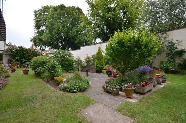  Image of 1 bedroom Flat for sale in Cottage Grove Southsea PO5 at Southsea Hampshire Southsea, PO5 1DU