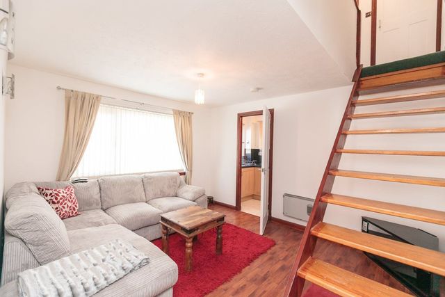  Image of 1 bedroom Flat to rent in Hermitage Park Grove Edinburgh EH6 at Lochend Edinburgh Edinburgh, EH6 8DX