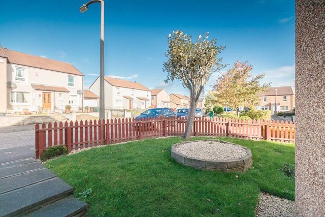  Image of 1 bedroom Flat to rent in Hermitage Park Grove Edinburgh EH6 at Lochend Edinburgh Edinburgh, EH6 8DX