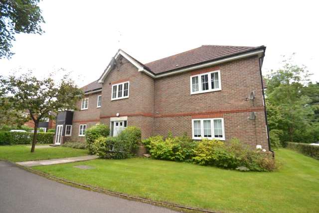  Image of 2 bedroom Apartment to rent in Corner Farm Close Tadworth KT20 at Corner Farm Close  Tadworth, KT20 5SJ