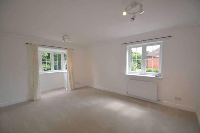  Image of 2 bedroom Apartment to rent in Corner Farm Close Tadworth KT20 at Corner Farm Close  Tadworth, KT20 5SJ