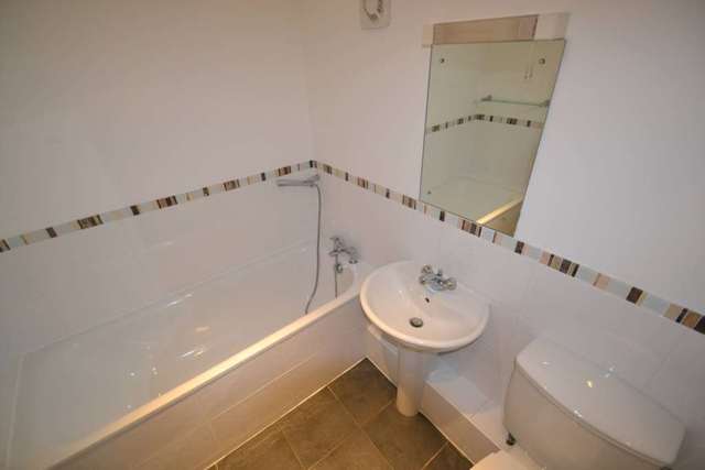  Image of 2 bedroom Apartment to rent in Corner Farm Close Tadworth KT20 at Corner Farm Close  Tadworth, KT20 5SJ