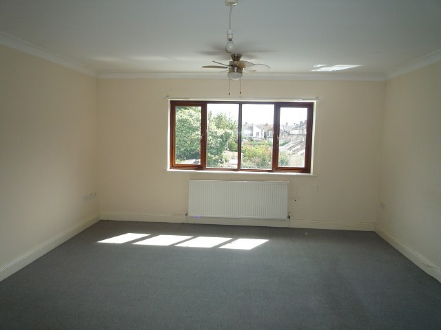  Image of 1 bedroom Flat to rent in Cornwall Road Portsmouth PO1 at Cornwall Mews 31a Cornwall Road Portsmouth, PO1 5AR