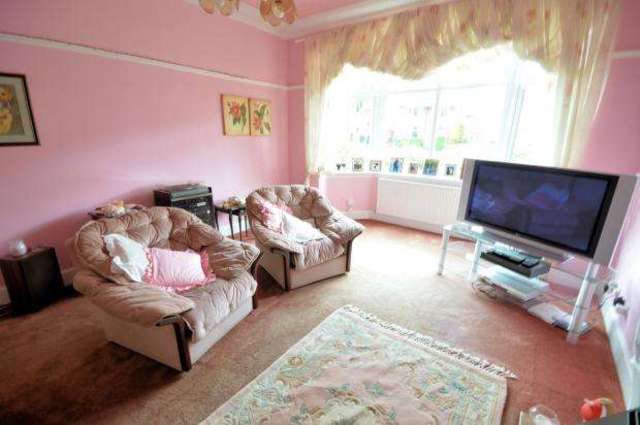  Image of 6 bedroom Semi-Detached house for sale in Osborne Park Scarborough YO12 at Osborne Park  Scarborough, YO12 5QF