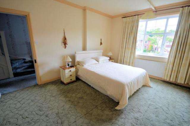  Image of 6 bedroom Semi-Detached house for sale in Osborne Park Scarborough YO12 at Osborne Park  Scarborough, YO12 5QF