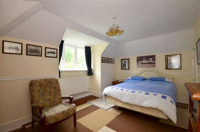  Image of 5 bedroom Detached house for sale in Grigg Lane Headcorn Ashford TN27 at Headcorn Ashford Headcorn, TN27 9LU